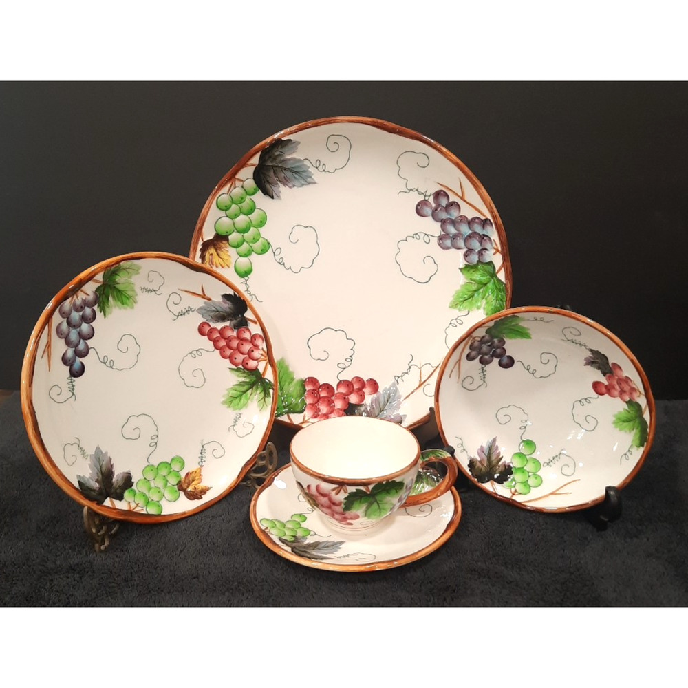 VTG 5 pc. Place Setting Lefton LEF17 Raised Red Purple Green Grape Clusters 70s